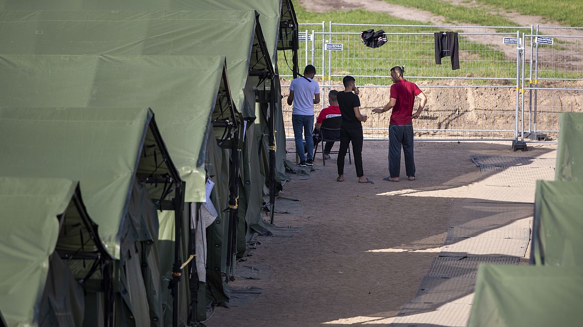 Временный лагерь для мигрантов в Пабраде