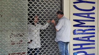 عدد كبير من الصيدليات في لبنان أغلقت أبوابها بسبب خلوها من الأدوية