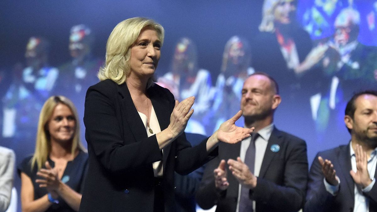 Η Μαρίν Λε Πεν επανεξελέγη στην ηγεσία της γαλλικής ακροδεξιάς