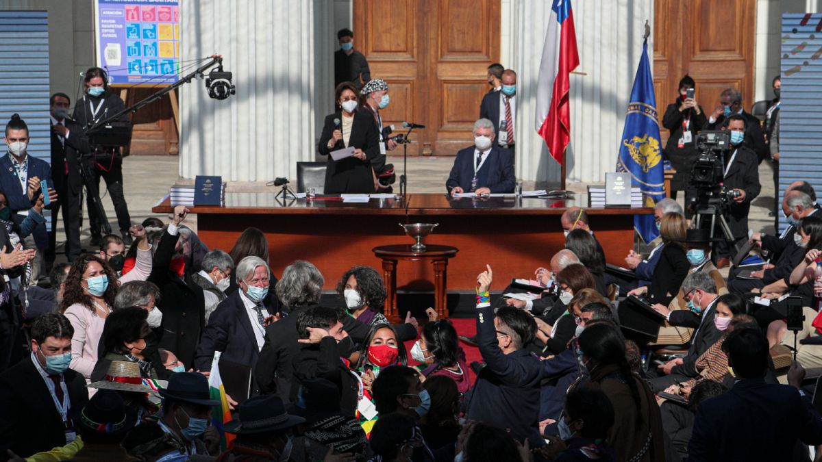 تصاویری از شیلی؛ تظاهرات همزمان با آغاز اصلاح قانون اساسی