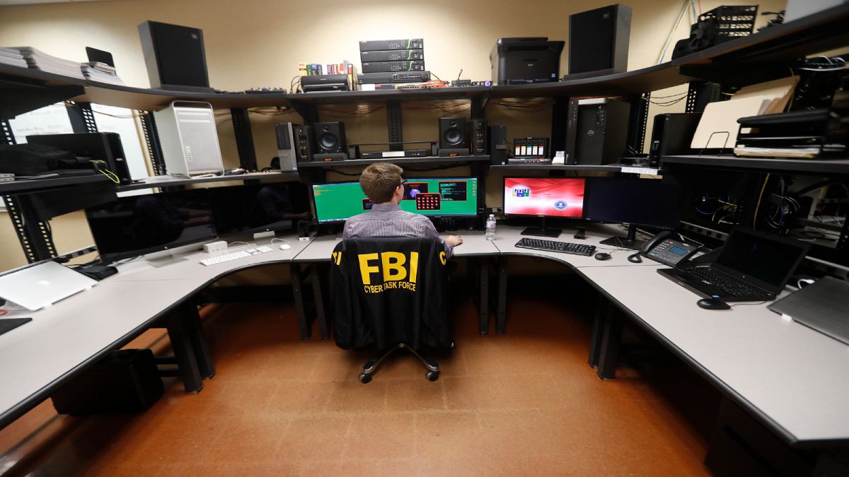 ضابط في قسم الأمن السيبراني بمكتب التحقيقات الفيدرالية الأمريكية بمدينة نيو أورلينز بولاية أريزونا