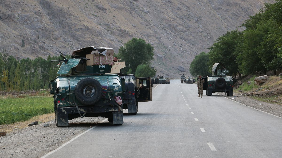 Troupes afghanes près la ligne de front des combats entre les talibans et les forces de sécurité, près de la ville de Badakhshan, le 04/07/2021