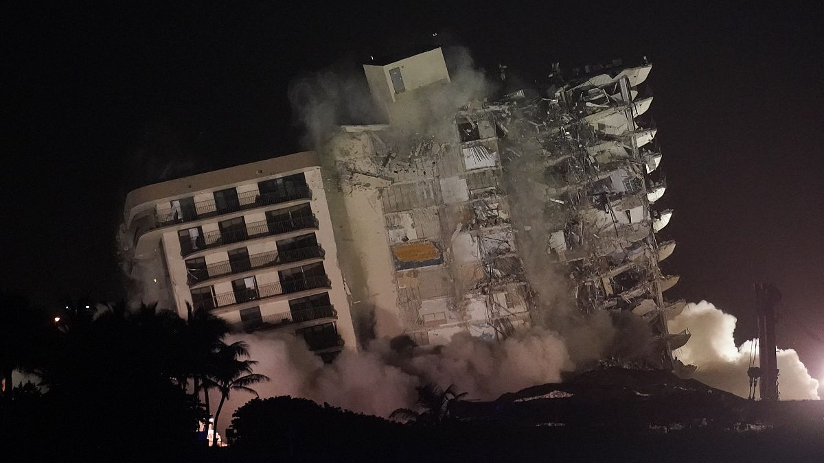 Lebontották az összedőlt toronyház megmaradt részét Miamiban 
