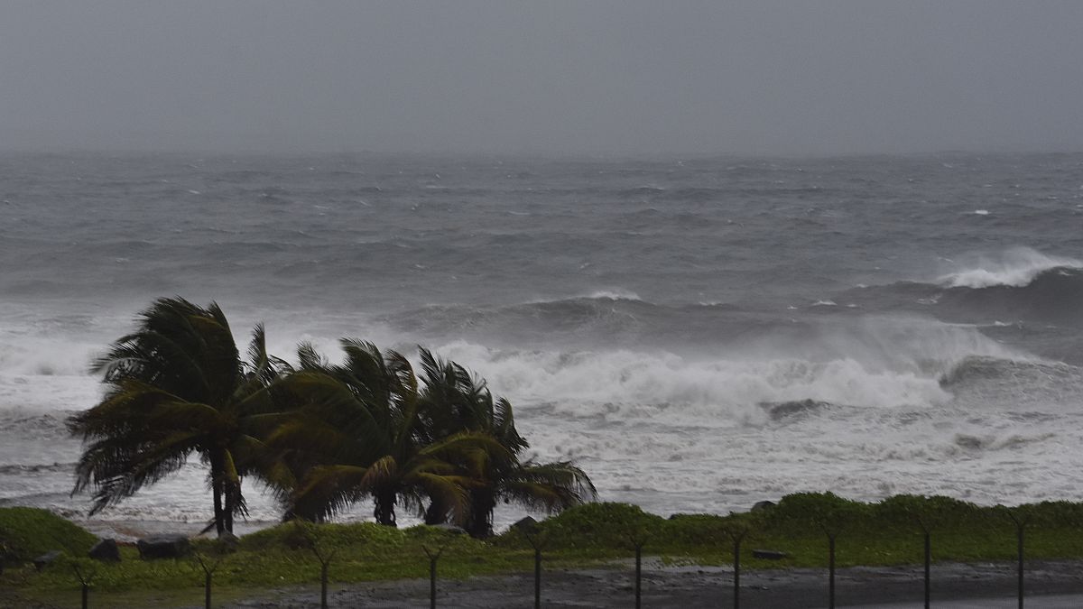 Foto de cuando la tormentaElsa se pasaba por  las costas de San Vicente, el 2 de julio de 2021.