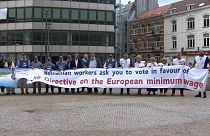I manifestanti rumeni a Bruxelles, per chiedere un salario minimo adeguato in tutta l'Ue