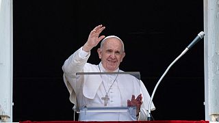 Opération réussie pour le pape François, qui reste hospitalisé