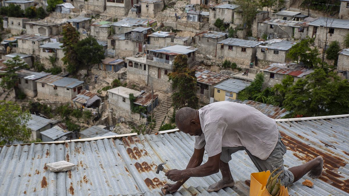 Προετοιμασίες των κατοίκων στο Πορτ ο' Πρενς της Αϊτής