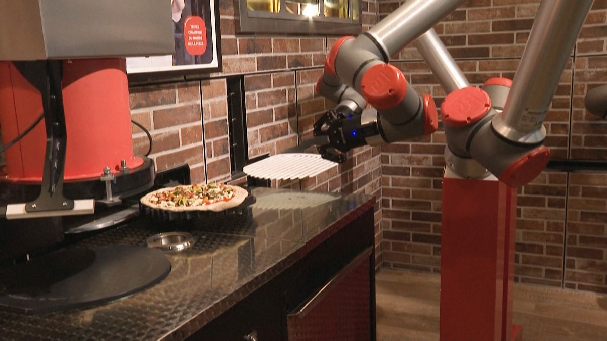 Robô fabricante de pizzas estreia-se em Paris