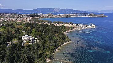 Il Palazzo Mon Repos sull'isola di Corfù, nella Grecia nord-occidentale, 12 aprile 2021