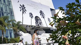 Cannes, il festival in mascherina per lasciare fuori il Covid