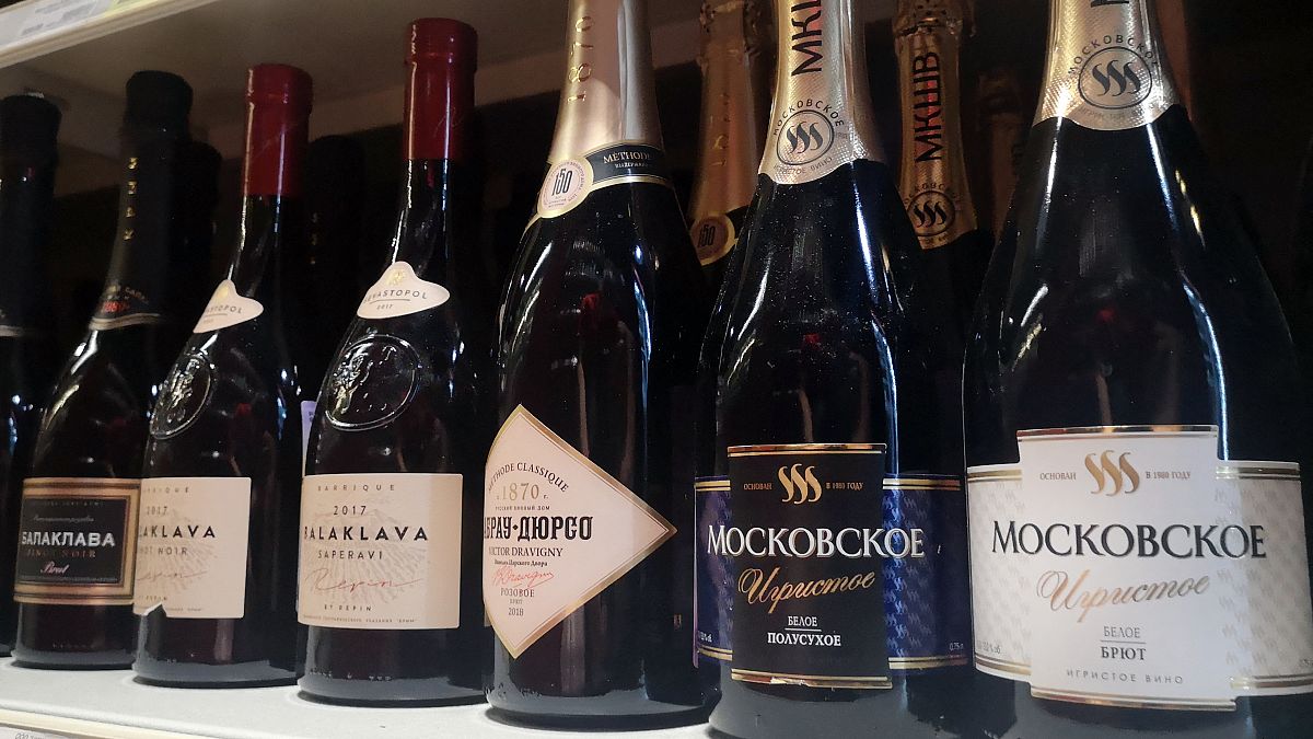 Lo champagne russo esposto in un supermercato di Mosca