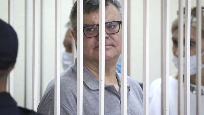 Per la prima volta in due anni, le autorità bielorusse hanno mostrato l'ex candidato incarcerato "vivo e vegeto"