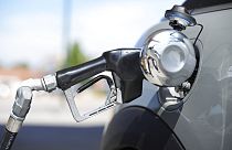 Petrol fiyatlarının artması akaryakıt sektörünü de olumsuz etkileyecek.