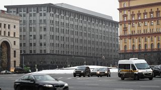 المبنى باللون الرمادي في الصورة هو مقر الاستخبارات الروسية في وسط مدينة موسكو