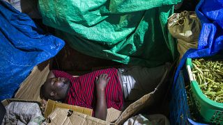 Ouganda : les commerçants dorment à la belle étoile