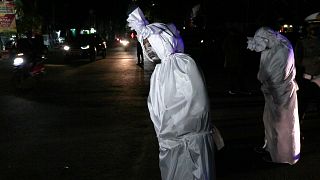الأشباح في إندونيسيا تدعو الناس لاحترام إجراءات كوفيد-19
