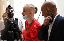 Mila, accompagnée de son avocat Richard Malka, à sa sortie du tribunal de Paris le 3 juin dernier