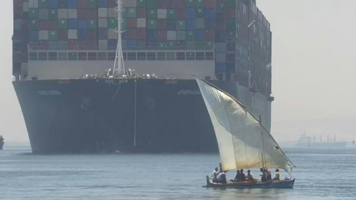 مصر تفرج عن سفينة الحاويات المحتجزة بقناة السويس "إيفر غيفن"