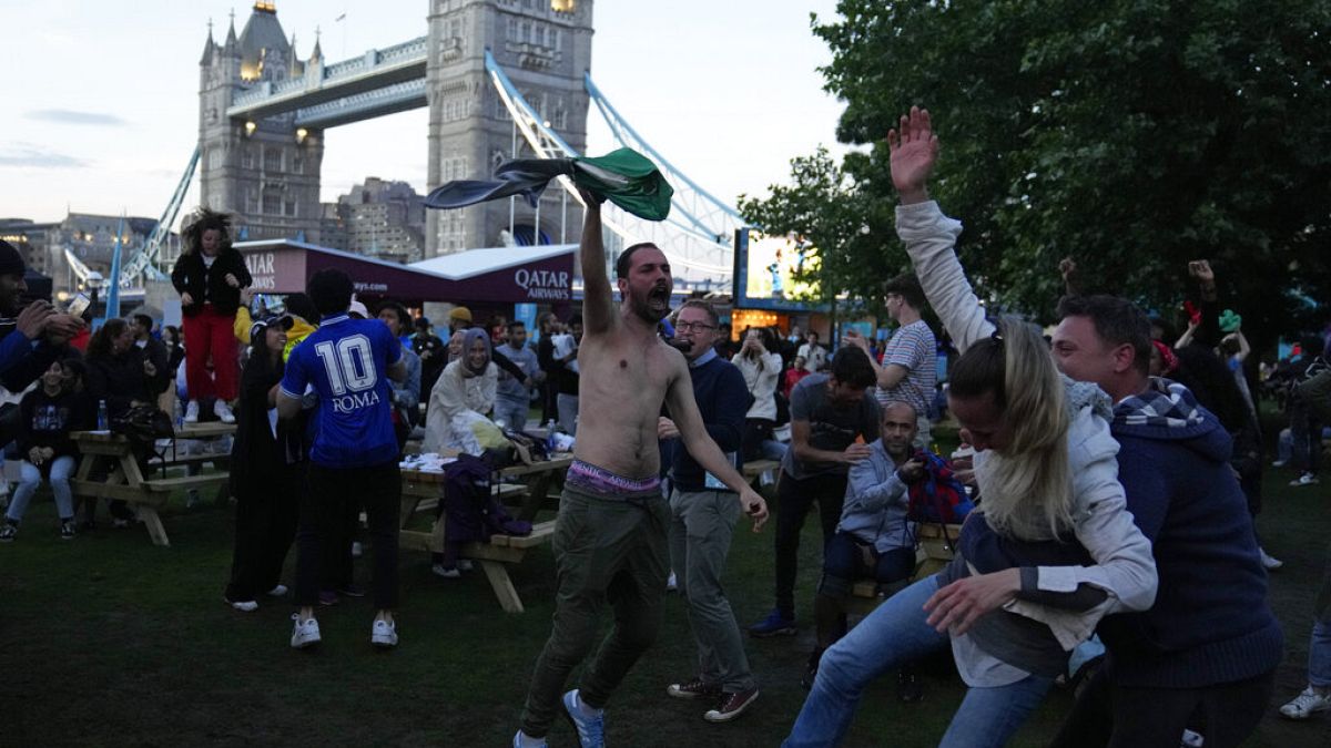 A Londres, des supporters italiens fêtent le retour au sommet de la Squadra azzura