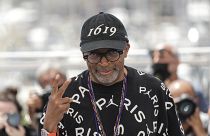 Spike Lee mit "1619"-Mütze in Cannes