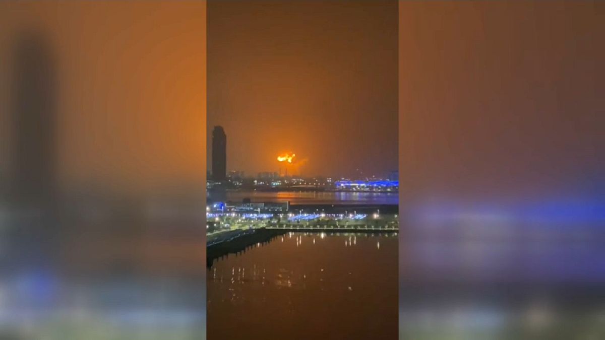 Dubai'de bir gemide patlama meydana geldi