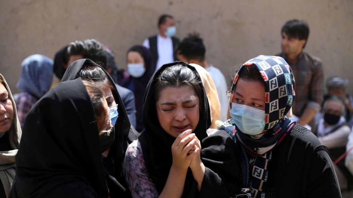 عزاداری هزاره های افغانستان برای یکی از کشته شدگان