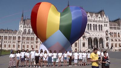 شاهد: مجريون من المجتمع المدني يتظاهرون ضدّ "قانون رهاب المثلية"  