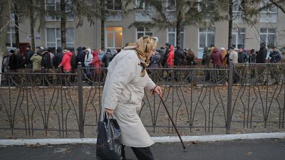 أشخاص يصوتون في انتخابات  البرلمان في مولدافيا  13 نوفمبر / تشرين الثاني 2016