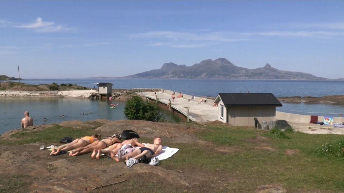 Los noruegos buscan lagos y costas para huir del calor