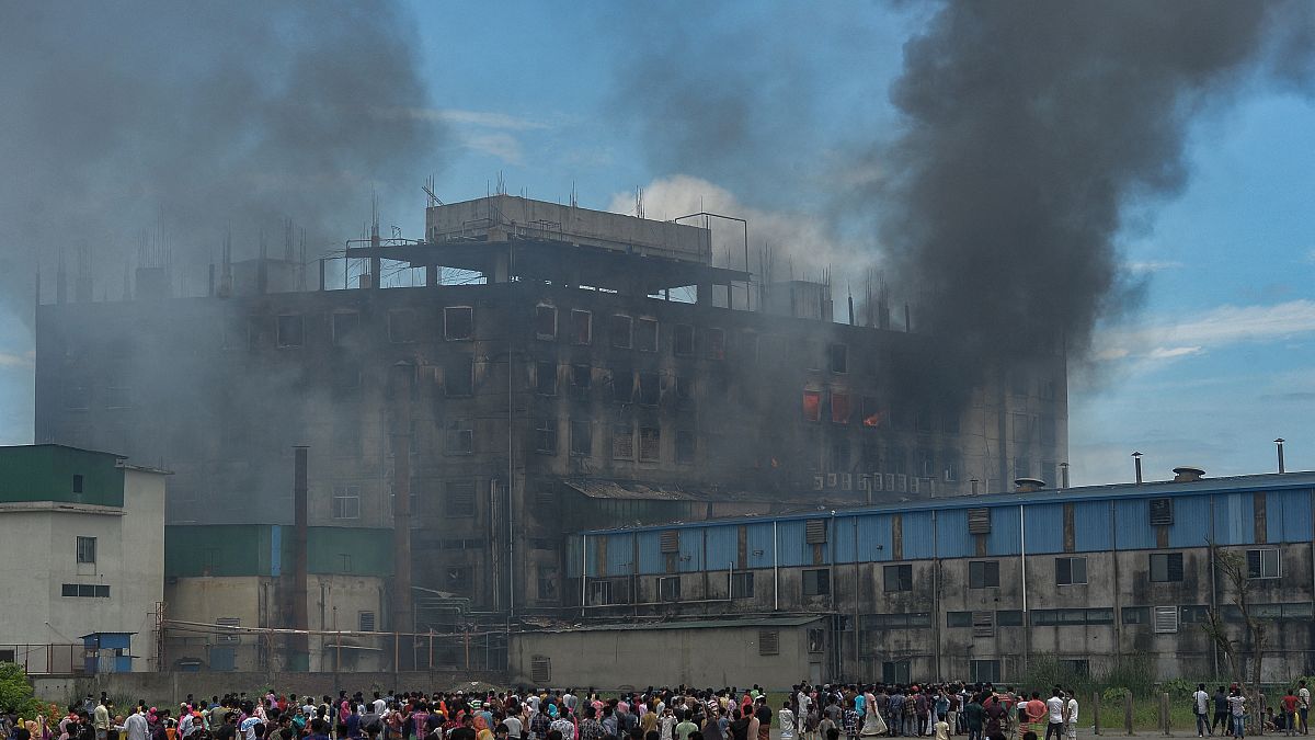 Пожар на заводе в Бангладеш. Есть жертвы