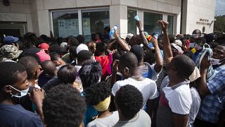 Les Haïtiens se ruent sur l'ambassade américaine