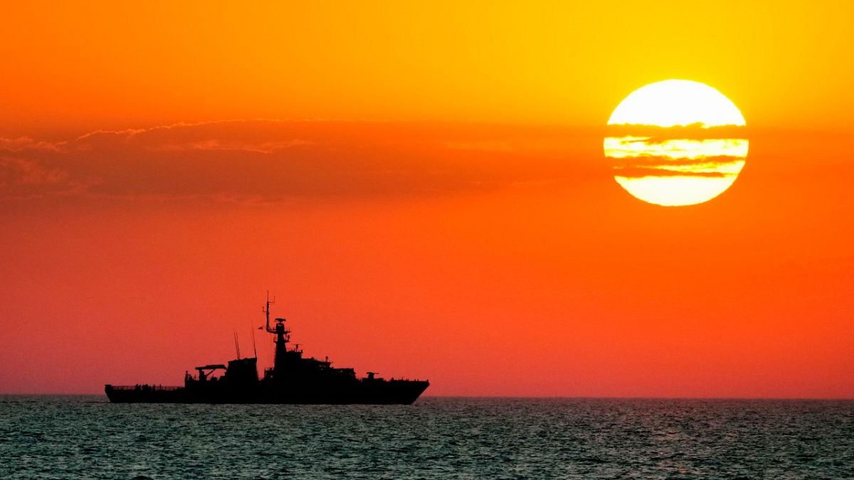 سفينة البحرية الملكية البريطانية أو بي في "ترينت" في البحر الأسود، الخميس، 8 يوليو،  خلال مناورات نسيم البحر 2021