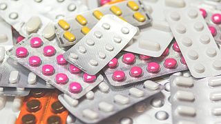 حذرت نقابة مستوردي الأدوية من "نفاد" مخزونها من "مئات الأدوية الأساسية التي تعالج أمراضاً مزمنة ومستعصية"