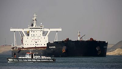 في 2020 بلغ عدد السفن التي عبرت هذا الممرّ المائي الذي يربط البحرين الأحمر والمتوسط نحو 19 ألف سفينة