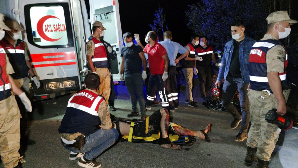 Al menos doce migrantes muertos en un accidente de microbús en Turquía