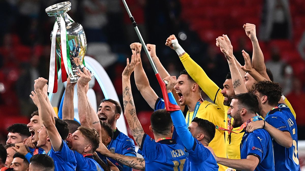 İtalya Euro 2020'de kupanın sahibi oldu