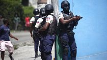Rendőrök az elnökgyilkosság után Haitin