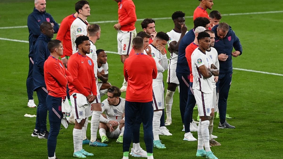 На защиту "трёх львов": в Англии разгорелся расистский скандал после финала Евро-2020