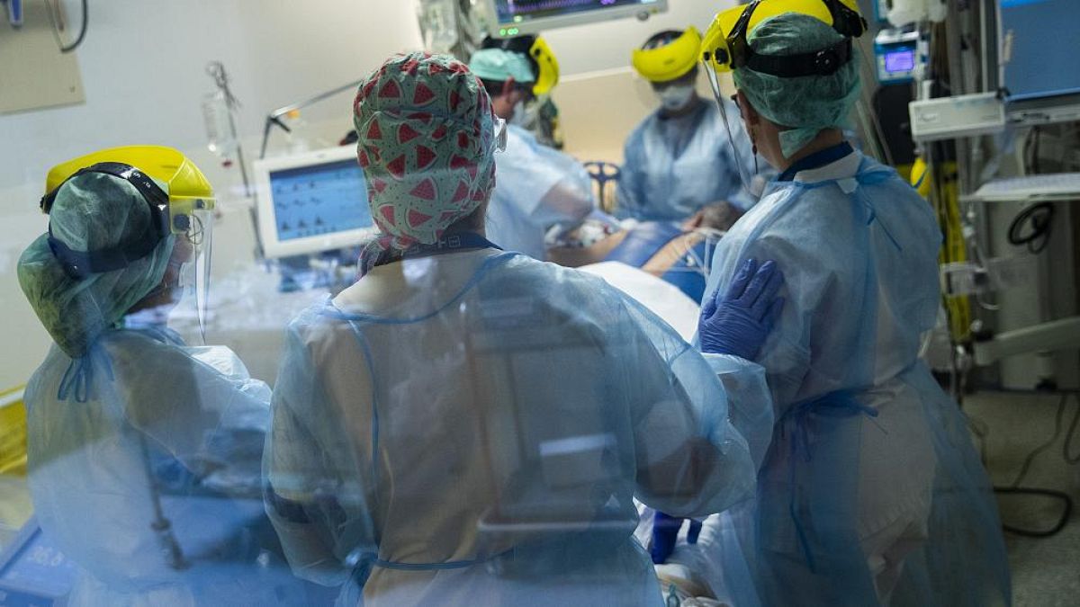 Covid-19 Patient auf der Intensivstation im Erasme Krankenhaus in Brüssel, 28.04.2021