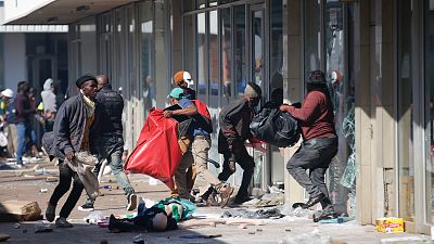 Güney Afrika'da askeri birlikler göreve çağrıldı