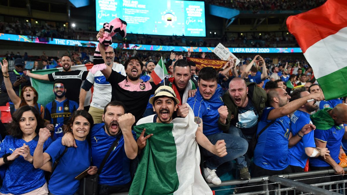 مشجعو إيطاليا بعد مباراة نهائي كأس الأمم الأوروبية