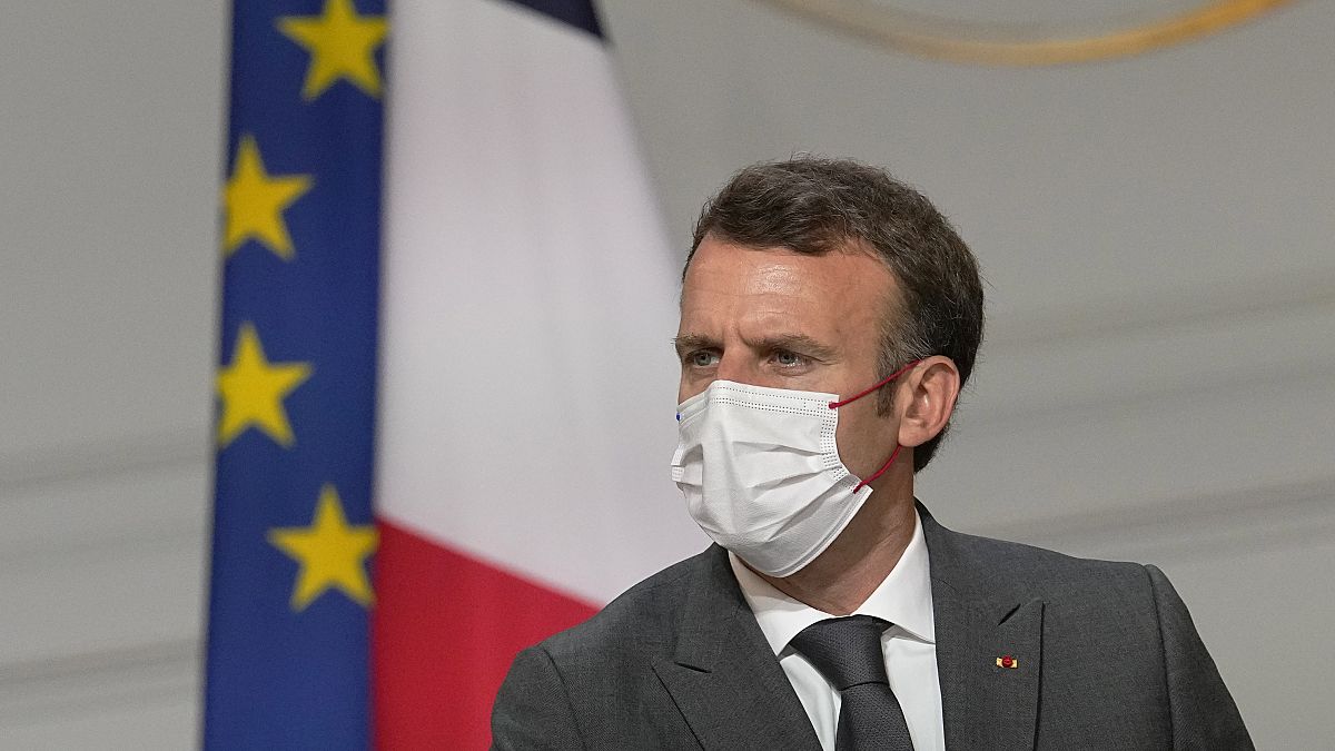 El presidente francés, Emmanuel Macron. con mascarilla