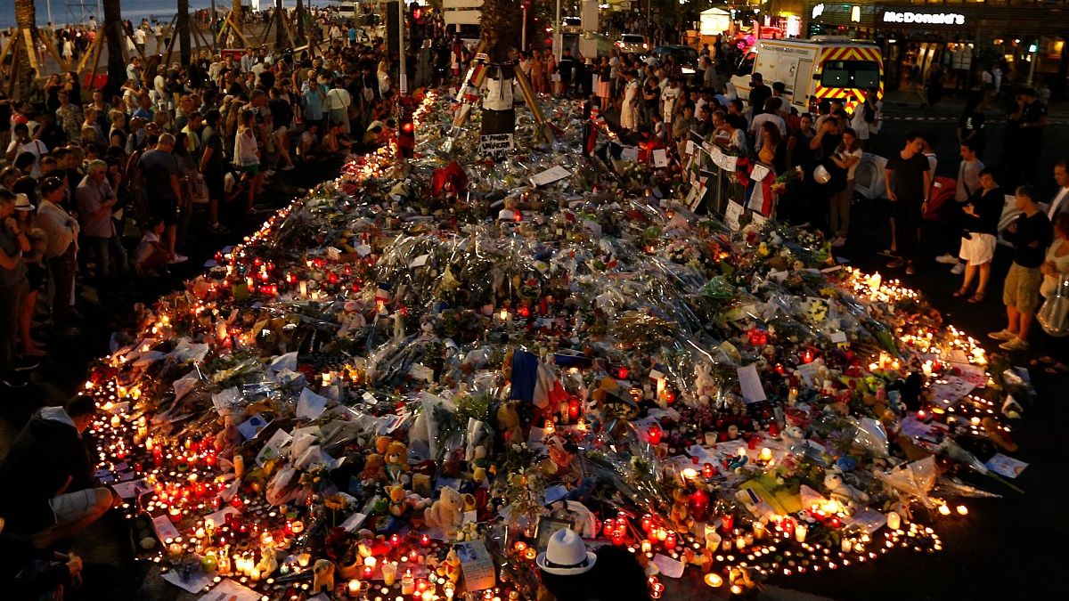 Nice terör saldırısı kurbanları anılıyor