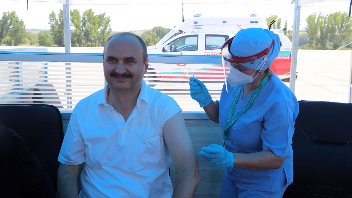 3. doz aşısını olan Edirne Valisi Canalp