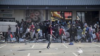 South Africa: Businesses close as unrest grows