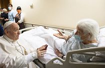 Még néhány napot kórházban marad Ferenc pápa
