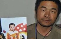 Guo Gangtang fia gyermekkori fotójával