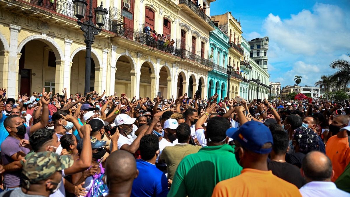 Куба без интернета и под контролем военных