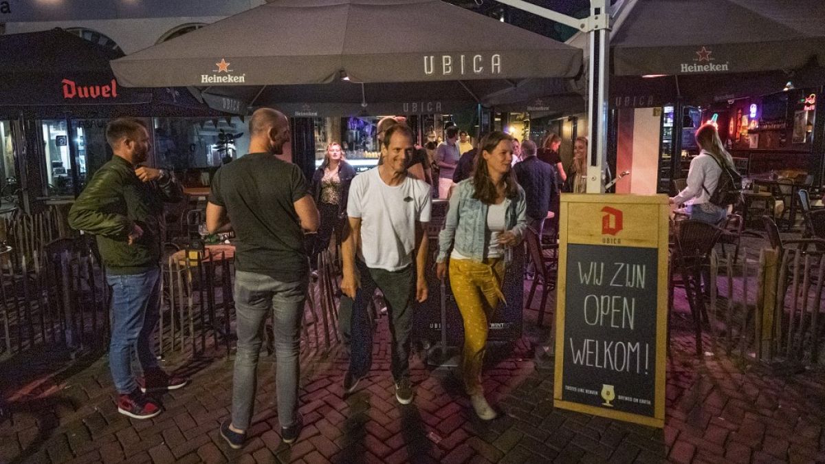 Geöffnete Kneipen in Utrecht in den Niderlanden - ARCHIV
