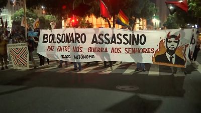 Manifestações pedem demissão de Bolsonaro